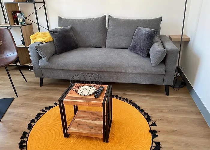 3- Au Pied Des Falaises Du Tréport à 50m De La