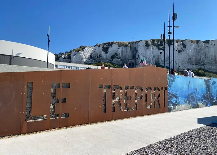 3- Au Pied Des Falaises Du Tréport à 50m De La Le Tréport