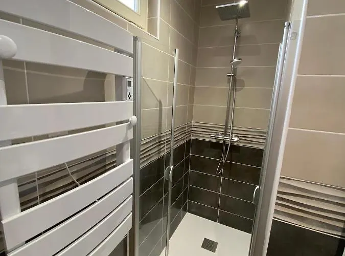 3- Au Pied Des Falaises Du Tréport à 50m De La * Le Tréport